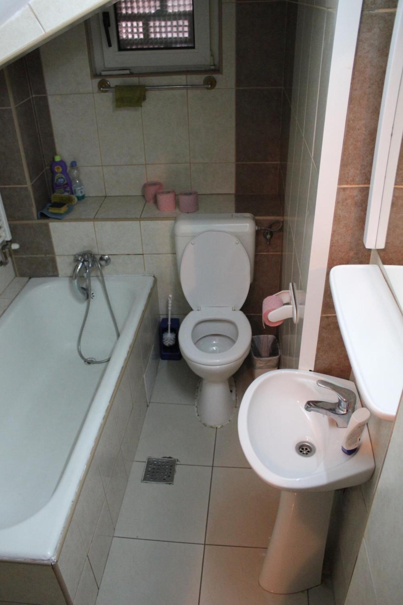 Fun House Hostel บูคาเรสต์ ภายนอก รูปภาพ