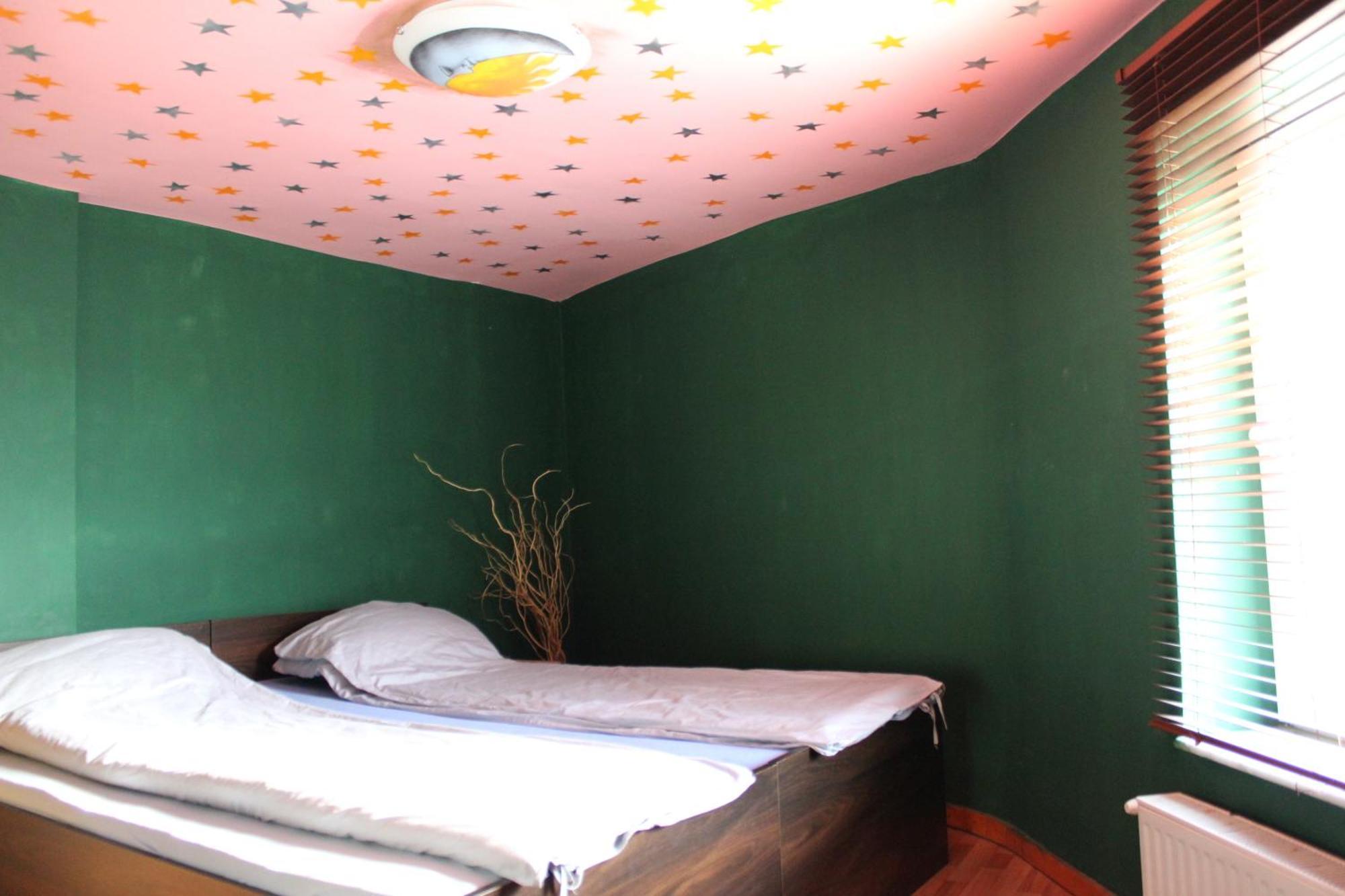 Fun House Hostel บูคาเรสต์ ภายนอก รูปภาพ