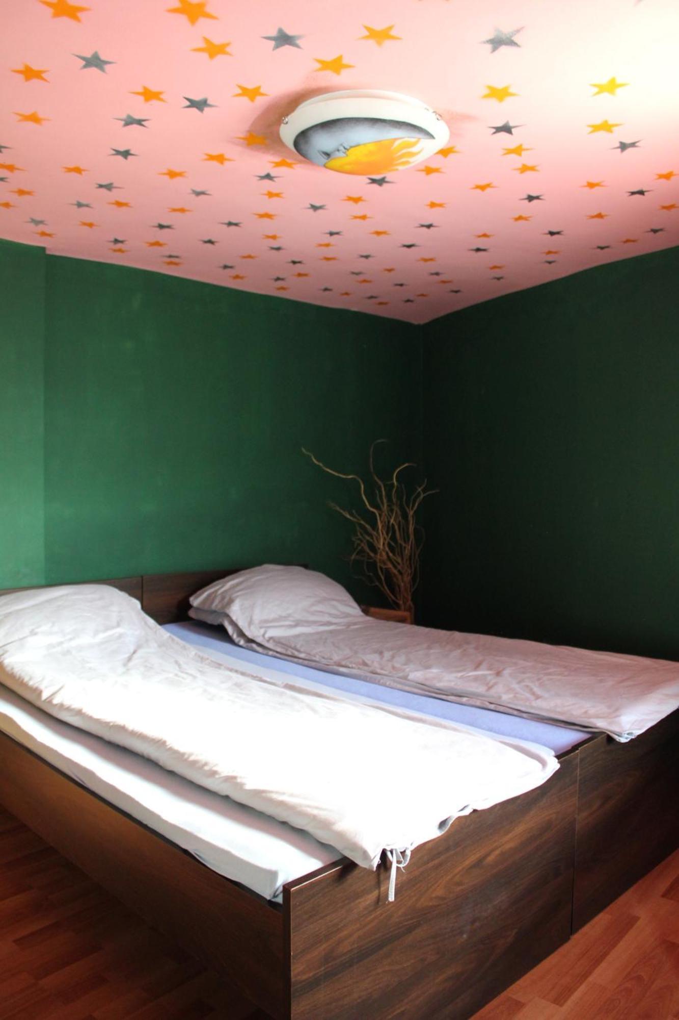 Fun House Hostel บูคาเรสต์ ภายนอก รูปภาพ