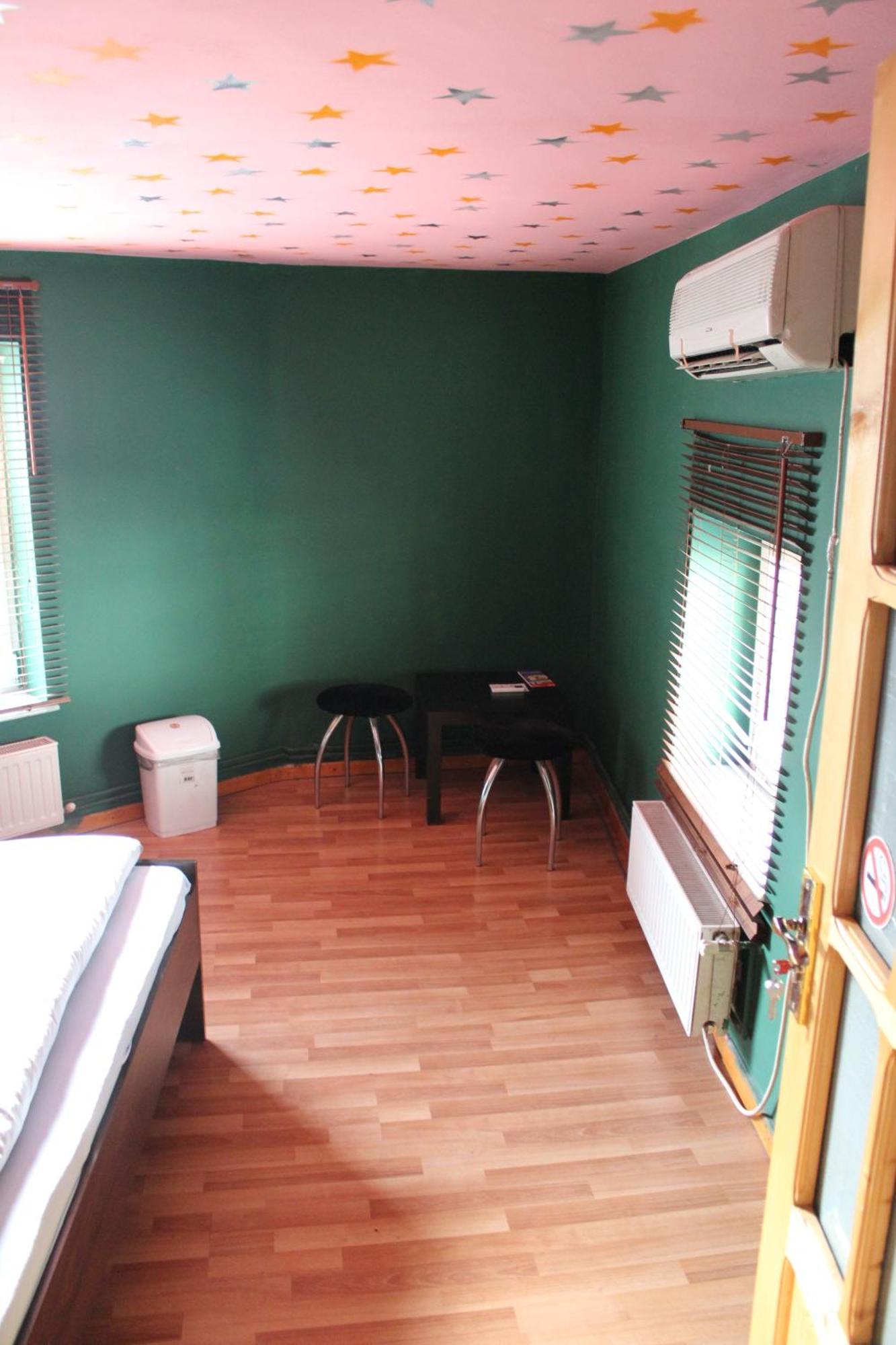 Fun House Hostel บูคาเรสต์ ภายนอก รูปภาพ